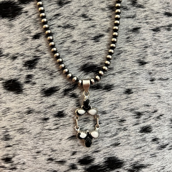 ❤️ White Buffalo Brushed Sterling 925 Navajo Style Southwestern Elegant Pendant - Picture 3 of 13